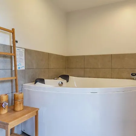 8 Person Holiday In Nyaraló *